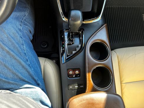 Used 2018 Toyota Avalon XLE image 14