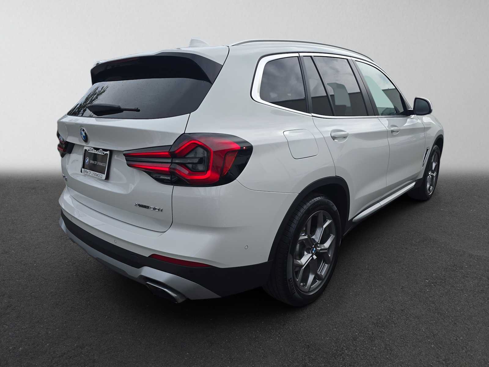 Used 2023 BMW X3 xDrive30i w/ Premium Package w/ZPA AWD/4WD image 3