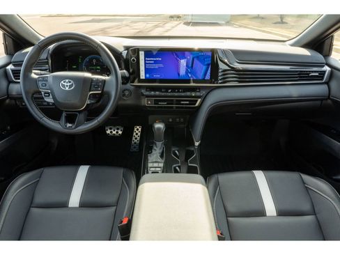 Used 2025 Toyota Camry SE image 18