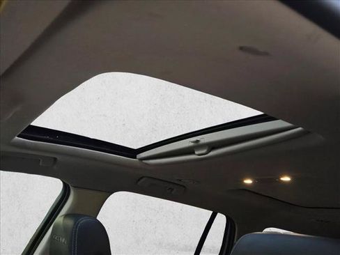 Used 2019 GMC Acadia Denali w/ Technology Package FWD image 14