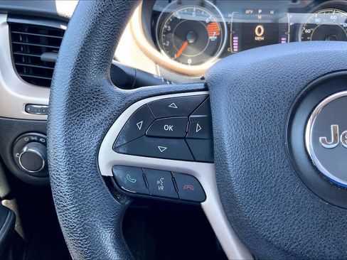 Used 2016 Jeep Cherokee Sport FWD image 23