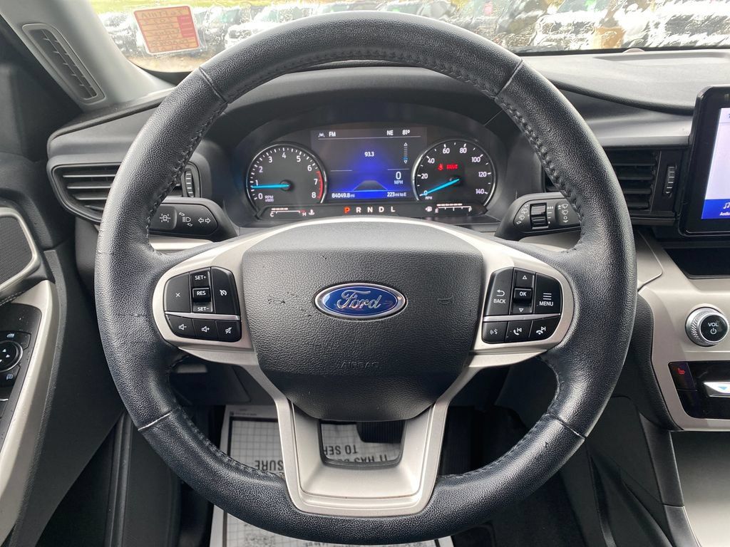 Used 2023 Ford Explorer XLT AWD/4WD image 22