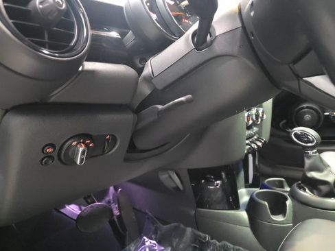 Used 2019 MINI Cooper 2-Door Hardtop w/ Premium Package image 20