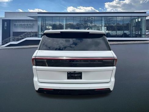 New 2027 Lincoln Navigator Reserve w/ Jet Appearance Package AWD/4WD image 6