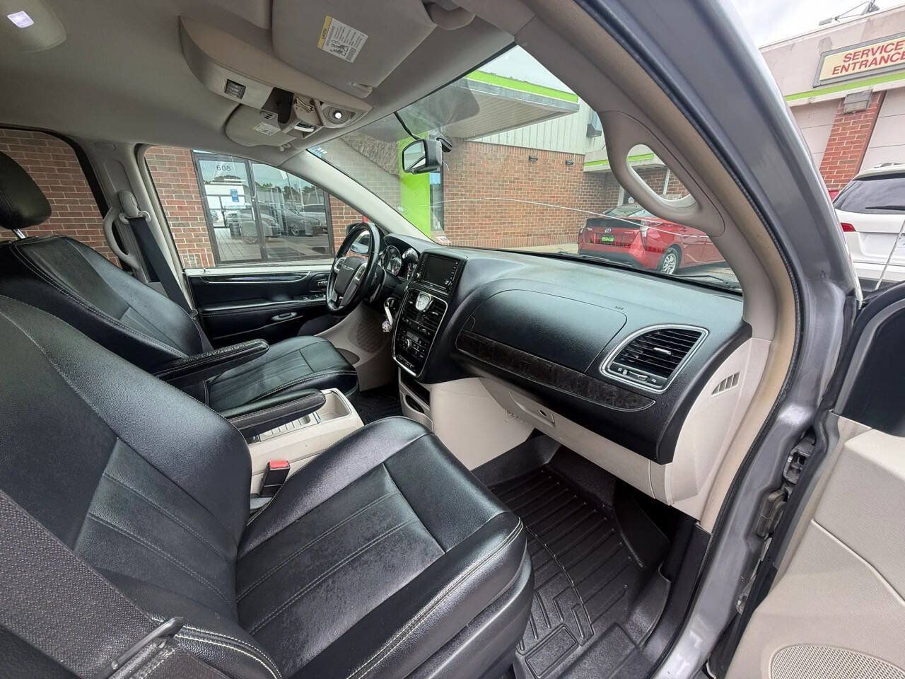 Used 2014 Chrysler Town & Country Touring w/ Trailer Tow Group FWD image 21