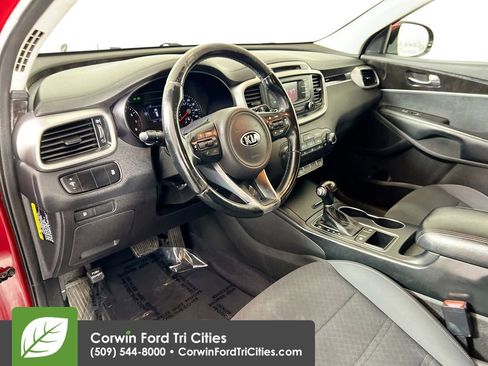 Used 2016 Kia Sorento LX w/ LX Convenience Package image 3