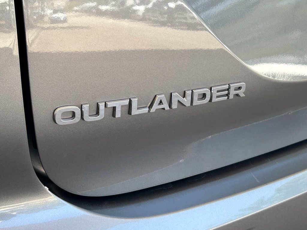 Used 2023 Mitsubishi Outlander SE FWD image 16