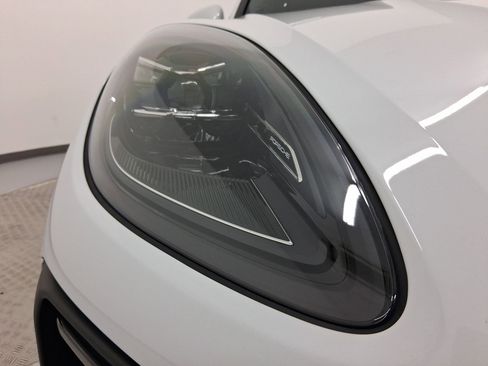 New 2026 Porsche Macan image 12