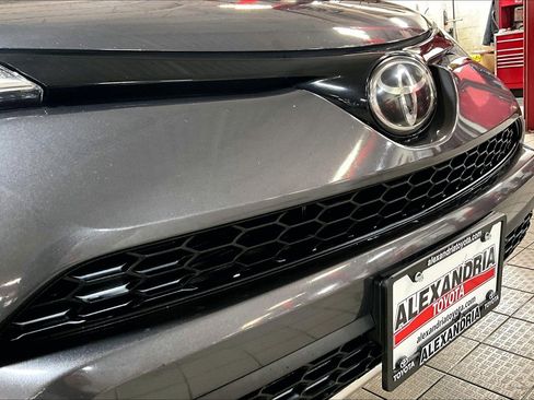 Used 2017 Toyota RAV4 SE image 29