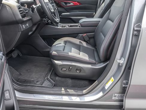 Used 2025 Chevrolet Traverse Z71 w/ Driver Confidence Package AWD/4WD image 19