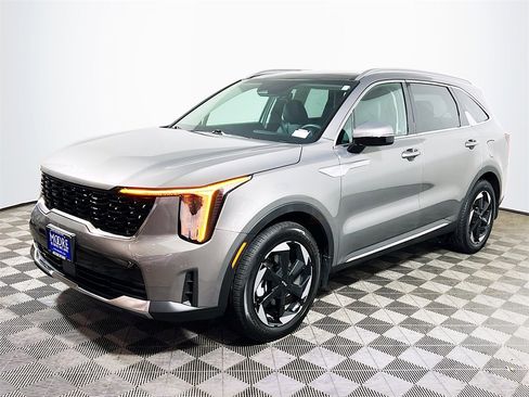 Used 2025 Kia Sorento EX w/ EX Panoramic Sunroof Package image 4