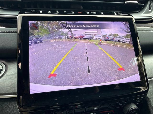 Used 2023 Jeep Grand Cherokee Limited w/ Black Appearance Package AWD/4WD image 14