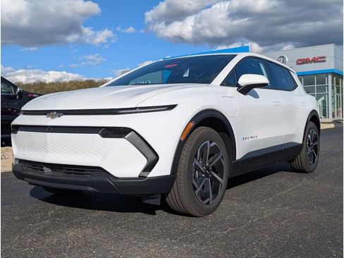 New 2026 Chevrolet Equinox EV LT image 3