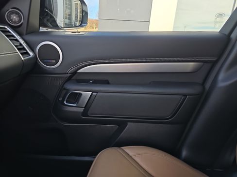 Used 2024 Land Rover Discovery Dynamic SE image 24