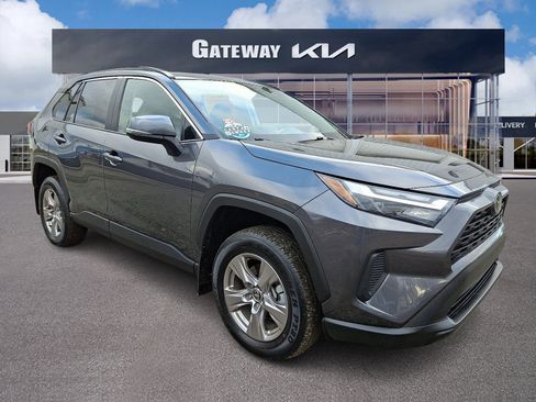 Used 2022 Toyota RAV4 XLE w/ Convenience Package image 1