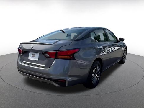 Used 2025 Nissan Altima 2.5 SV FWD image 12