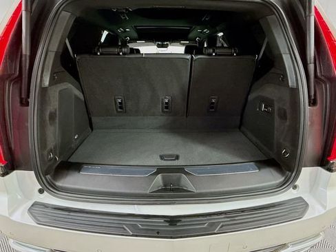 Used 2023 Cadillac Escalade Premium Luxury image 29