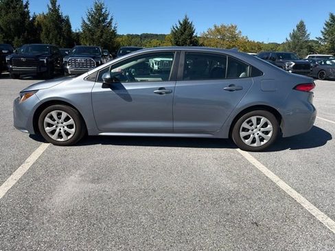 Used 2025 Toyota Corolla LE FWD image 5
