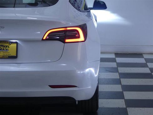 Used 2023 Tesla Model 3 Standard Range RWD image 29