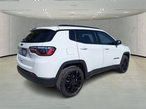 New 2026 Jeep Compass Latitude image 4