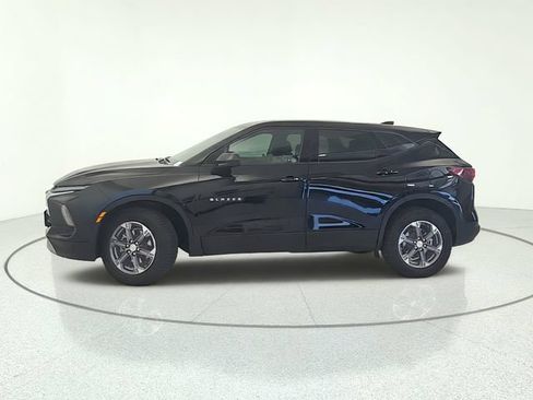 Used 2025 Chevrolet Blazer LT AWD/4WD image 2