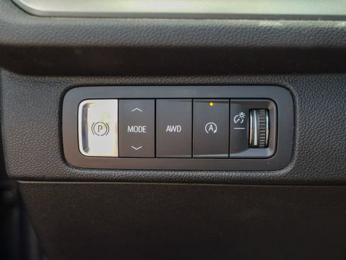Used 2024 Chevrolet Traverse LT AWD/4WD image 48