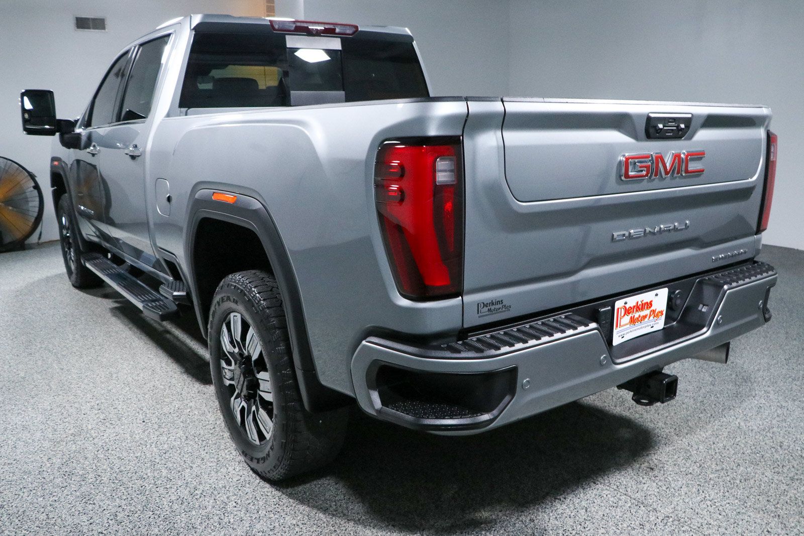Used 2024 GMC Sierra 2500 Denali w/ Denali Reserve Package AWD/4WD image 9