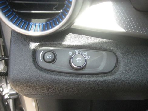 Used 2026 Chevrolet Trax LS w/ LS Convenience Package FWD image 15