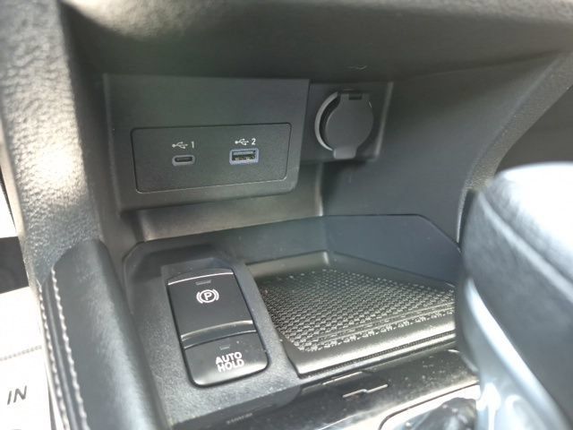 Used 2023 Nissan Kicks SR w/ SR Premium Package FWD image 25