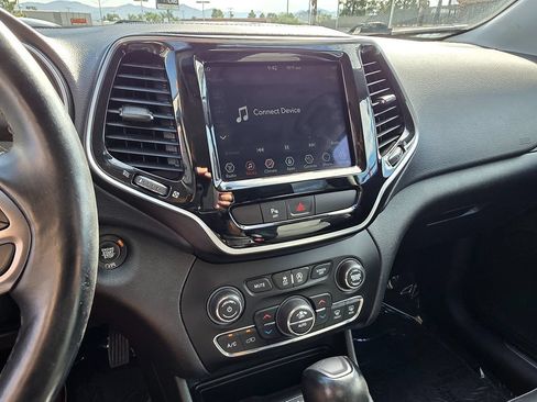 Used 2019 Jeep Cherokee Limited FWD image 36