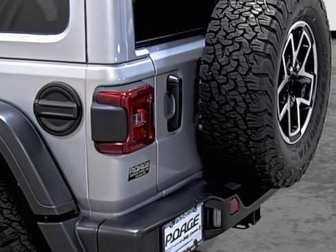 Used 2024 Jeep Wrangler Unlimited Rubicon image 10