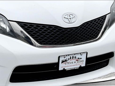 Used 2012 Toyota Sienna SE FWD image 31