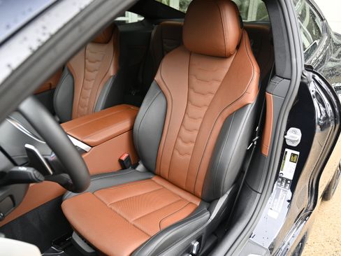 Used 2025 BMW M850i xDrive Coupe w/ M Sport Professional Package image 19