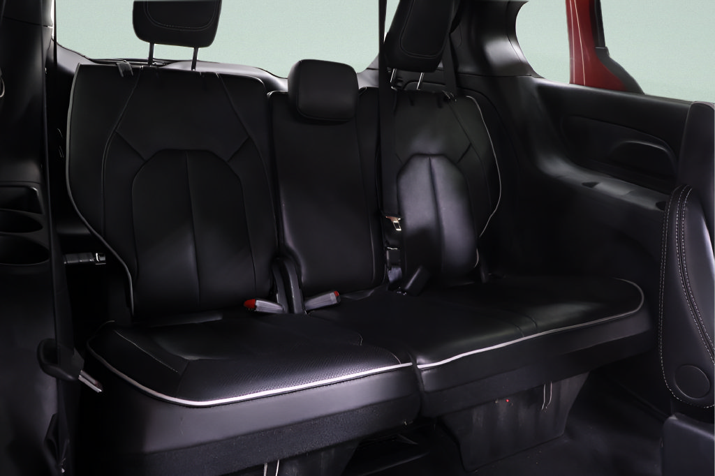 Used 2026 Chrysler Pacifica Limited w/ S Appearance Package FWD image 29