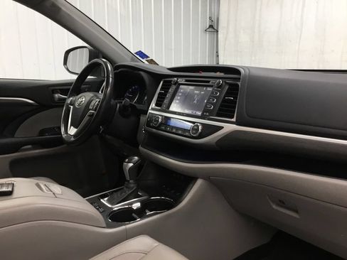 Used 2019 Toyota Highlander Limited Platinum AWD/4WD image 27