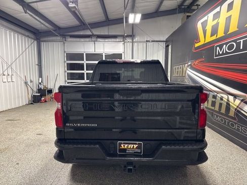 Used 2020 Chevrolet Silverado 1500 Custom w/ Custom Value Package image 15