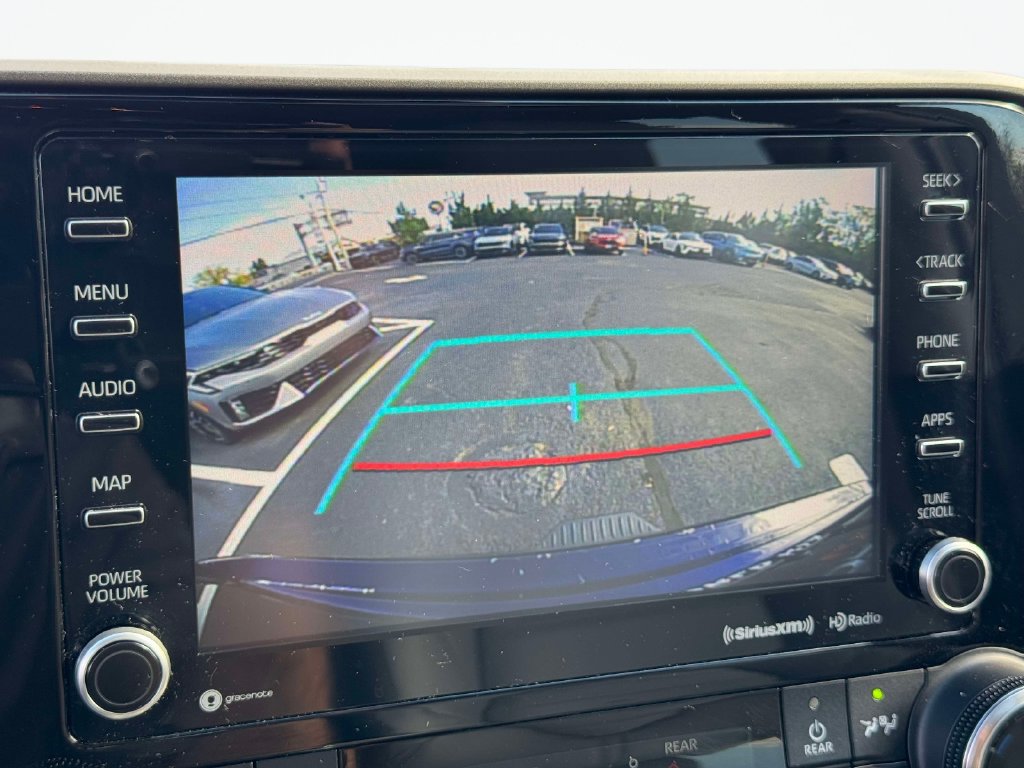 Used 2022 Toyota Highlander XLE AWD/4WD image 30