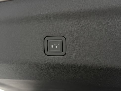 Used 2023 Chevrolet Tahoe Z71 w/ Luxury Package image 33