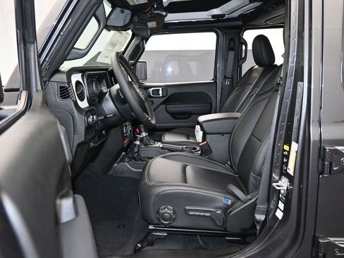 Used 2024 Jeep Gladiator Sport image 10