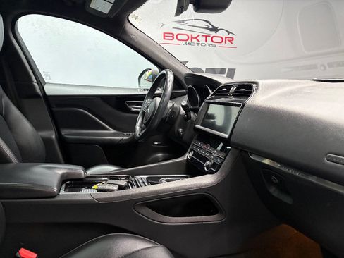 Used 2020 Jaguar F-PACE Premium image 57