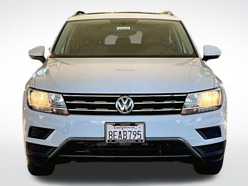 Used 2018 Volkswagen Tiguan SE w/ Panoramic Sunroof Package image 2