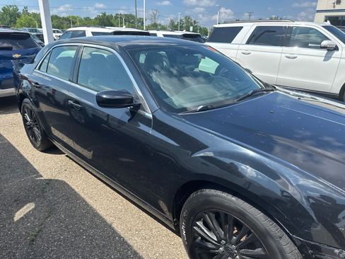 Used 2014 Chrysler 300 AWD w/ Driver Convenience Group image 26