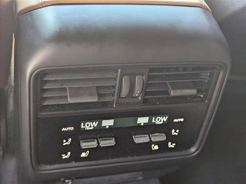 Used 2024 Porsche Cayenne image 15