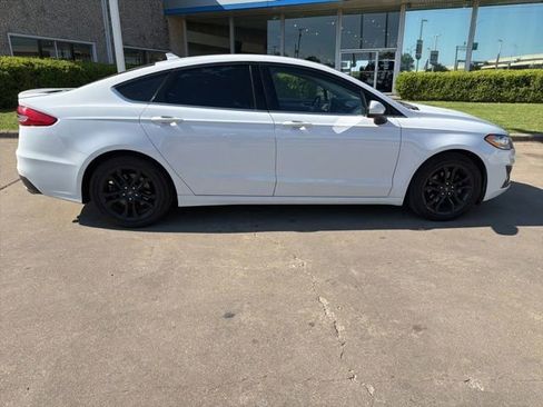 Used 2020 Ford Fusion SE w/ Equipment Group 151A FWD image 2