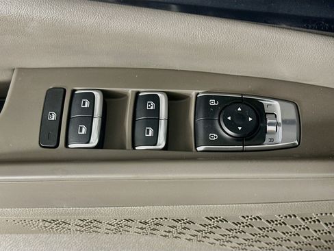 Used 2025 Kia Carnival FWD image 15