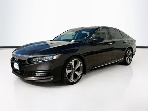 Used 2018 Honda Accord Touring image 3
