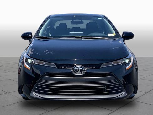 Used 2025 Toyota Corolla LE FWD image 4