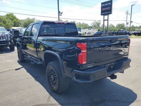Used 2024 Chevrolet Silverado 2500 ZR2 w/ Technology Package AWD/4WD image 3