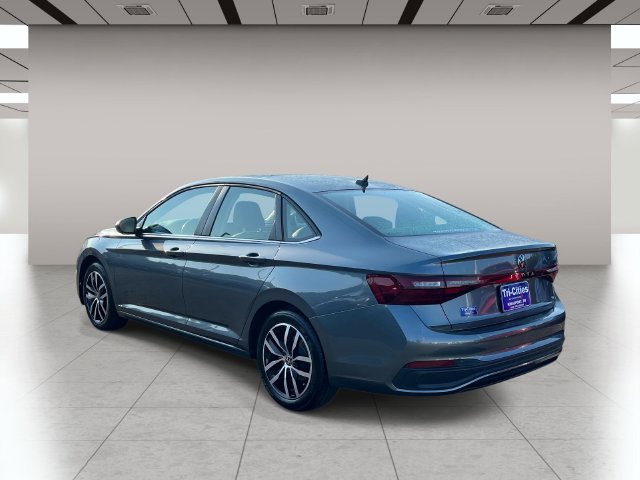 Used 2025 Volkswagen Jetta SE FWD image 6