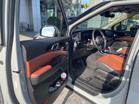 Certified 2024 Kia Carnival SX Prestige image 2